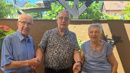 Eheleute Gauß Eiserne HZ Eheleute Gaus mit dem Bürgermeister in der Mitte auf der Terrasse des Jubelpaares